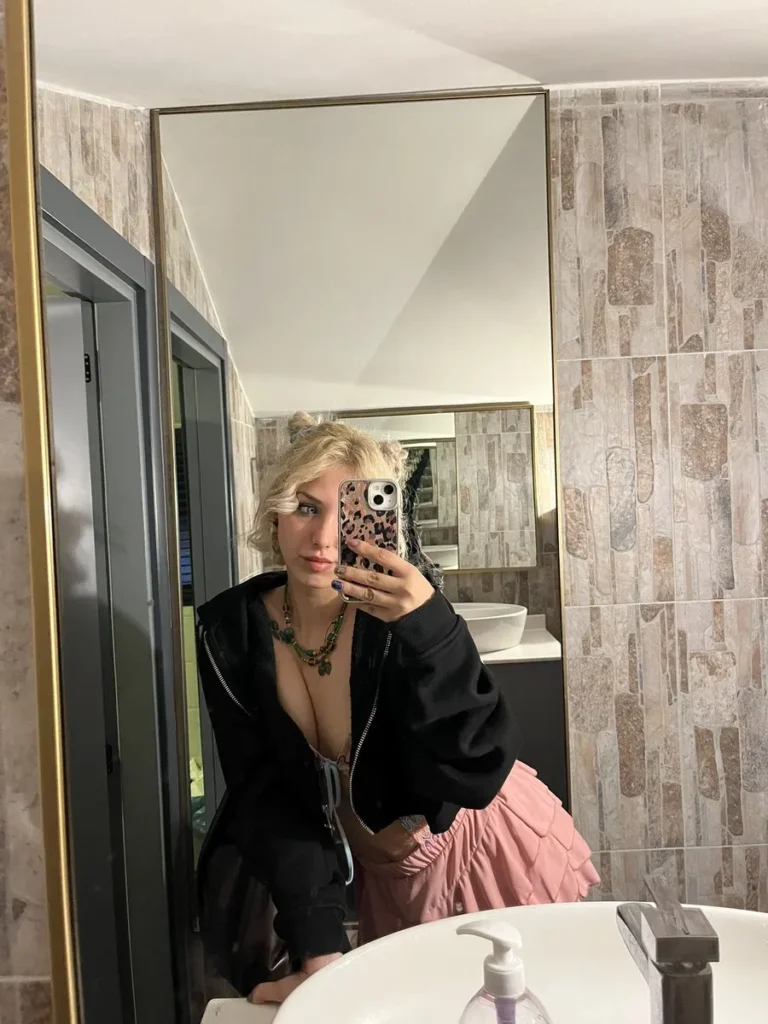 Lina Su Özgen Onlyfans Fotoğrafları 1